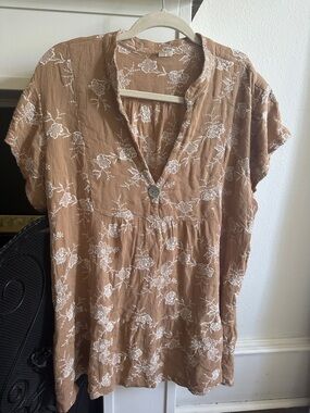 Ivy Jane Embroidered Tan Floral Button-Front Top Tiered Tunic
